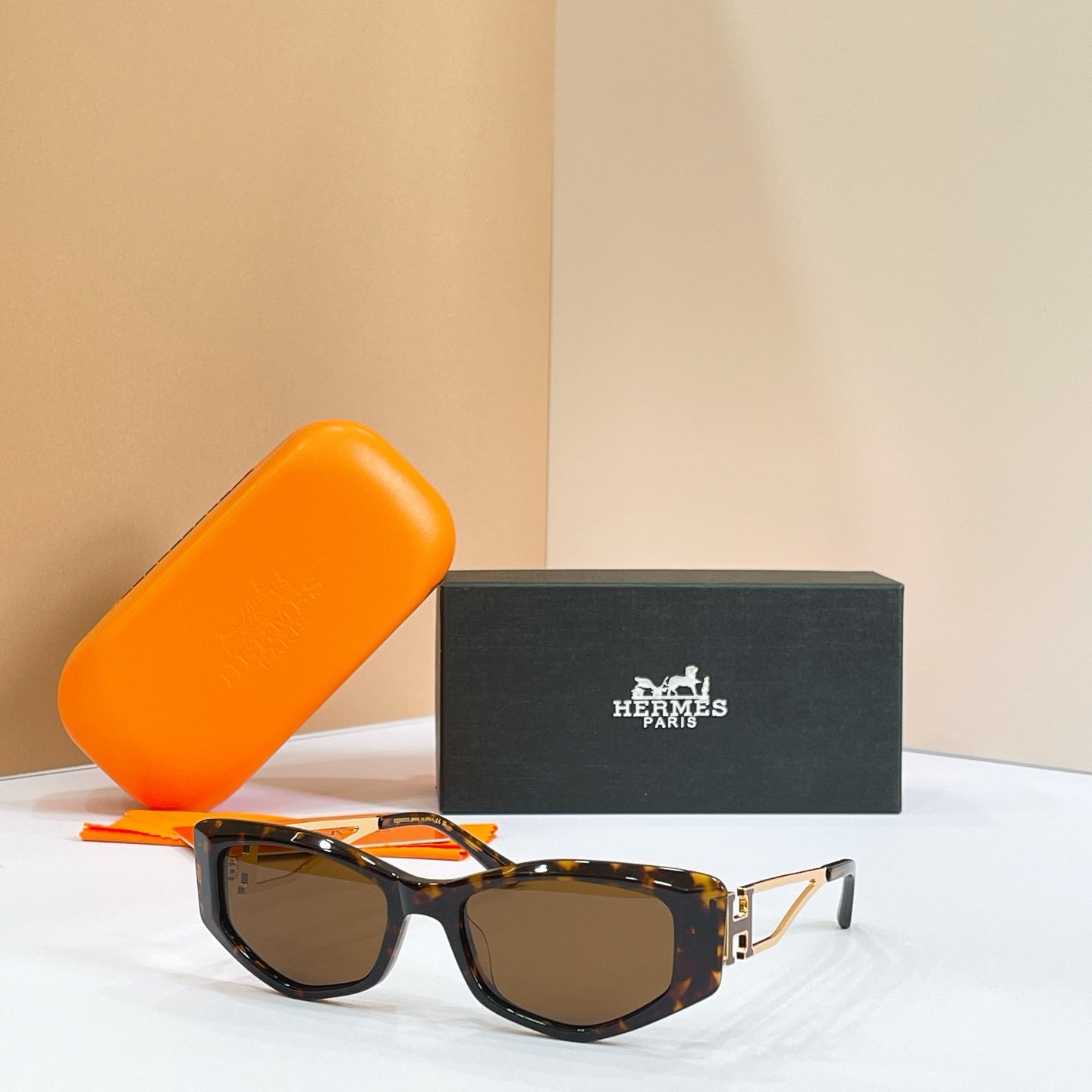Hermès H8126S Sunglasses